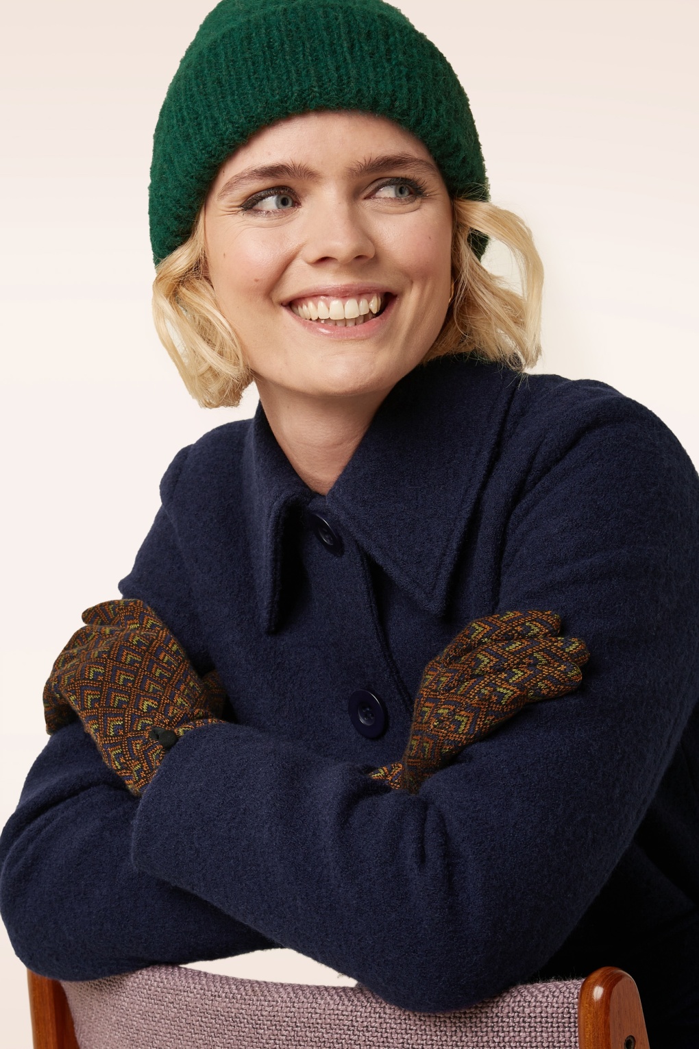 280872-King-Louie-53354-Gloves-Rhodonite-Red-Geometric-250930-001W-full