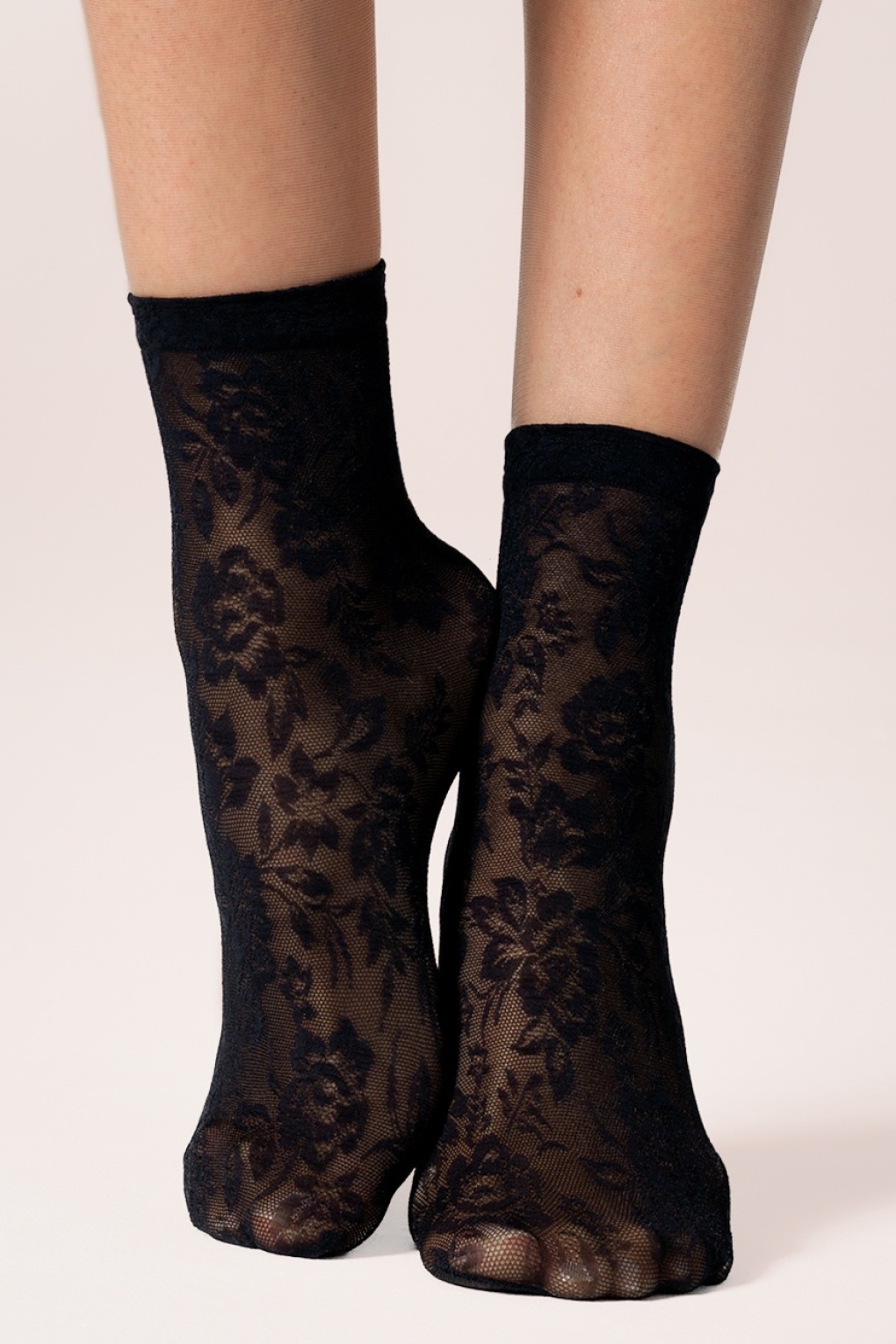 259907-Gipsy-45547-Rose-Ankle-Socks-Black-221012-020LW-full